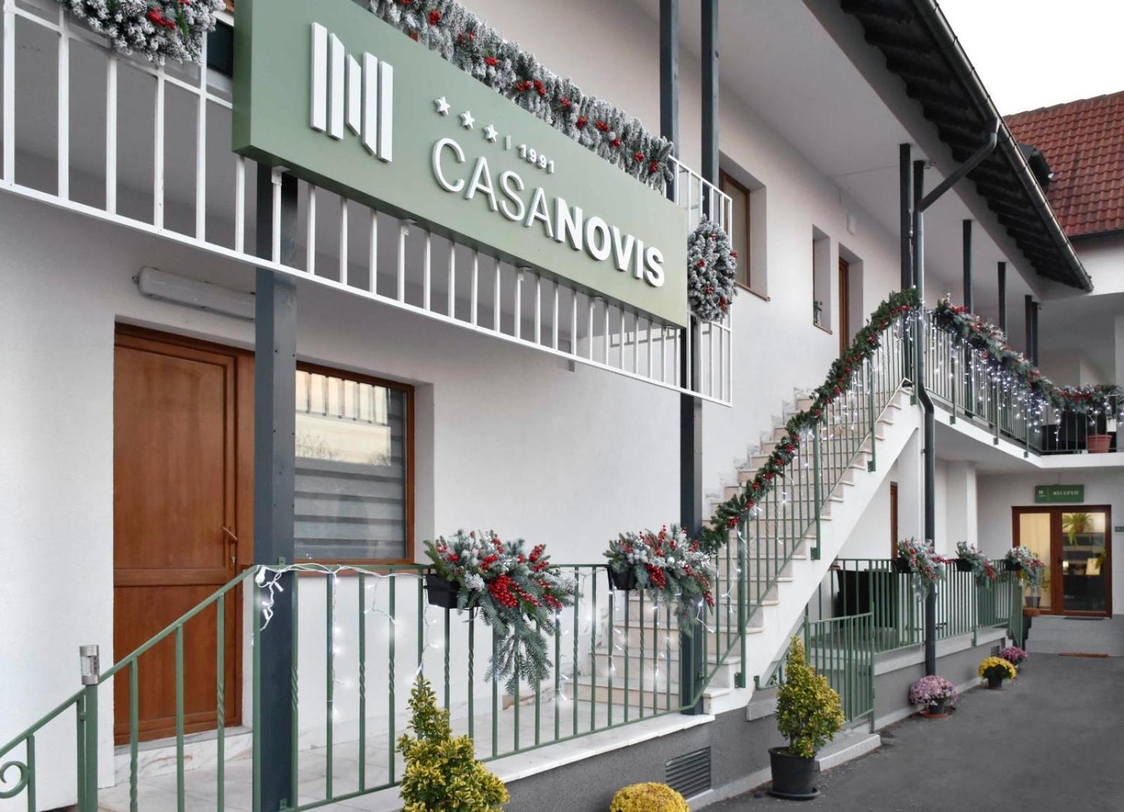 Casa Novis Hotel Băicoi Exterior foto